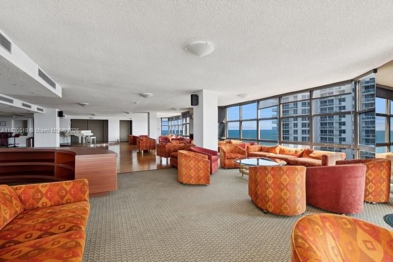 Vendido Recientemente: $1,330,000 (2 camas, 2 baños, 1994 Pies cuadrados)