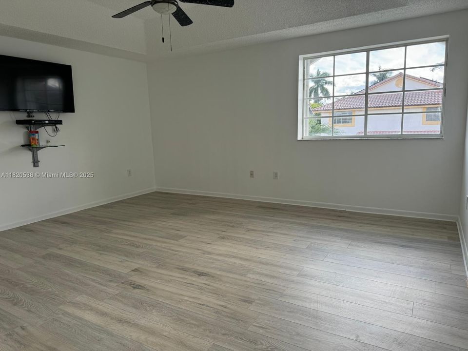 В аренду: $4,900 (5 спален, 2 ванн, 2820 Квадратных фут)