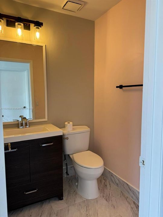 В аренду: $4,900 (5 спален, 2 ванн, 2820 Квадратных фут)