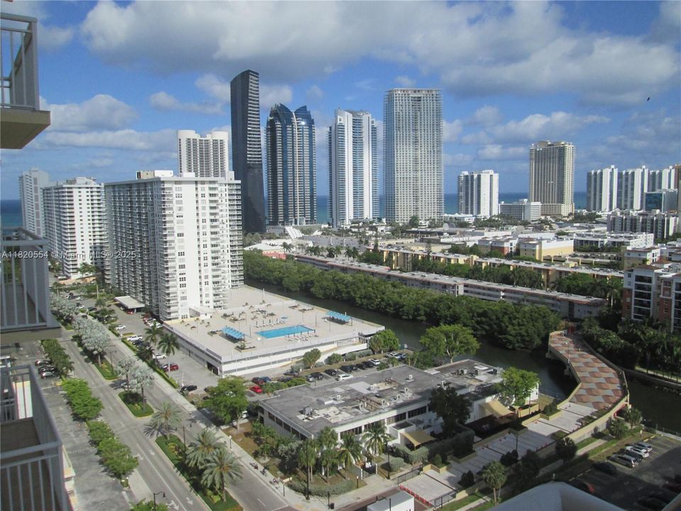 待售: $344,900 (2 贝兹, 2 浴室, 1087 平方英尺)