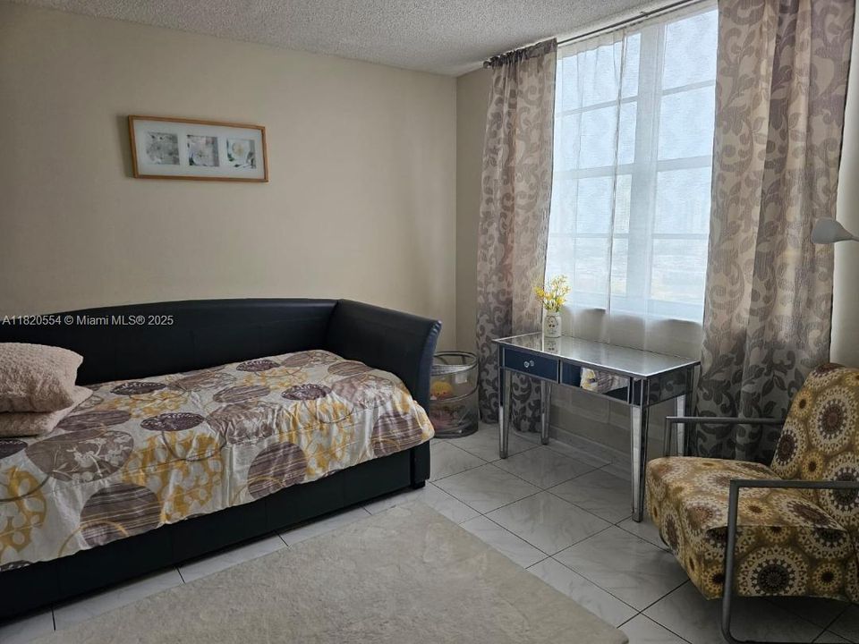 待售: $344,900 (2 贝兹, 2 浴室, 1087 平方英尺)