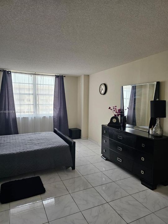 待售: $344,900 (2 贝兹, 2 浴室, 1087 平方英尺)