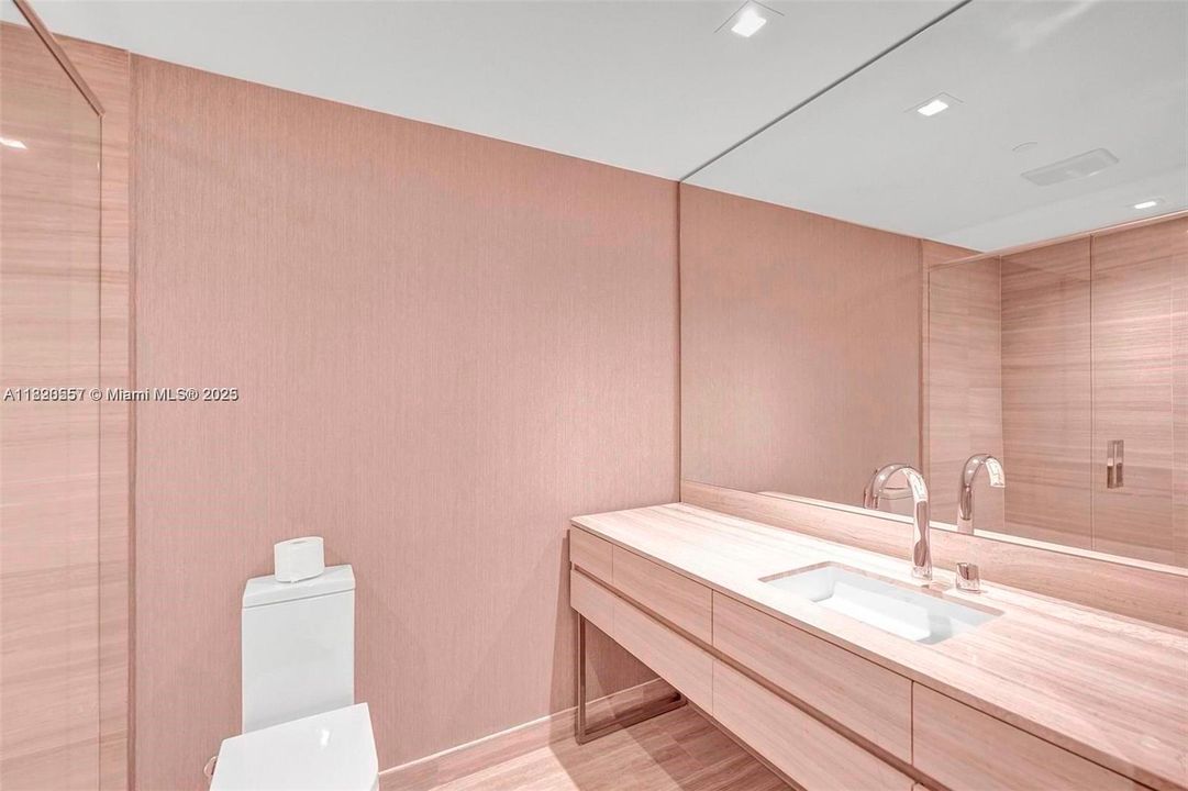 Cabana Full Bathroom