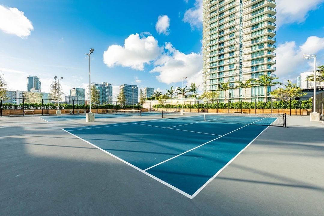 Activo con contrato: $1,195,000 (2 camas, 3 baños, 1301 Pies cuadrados)