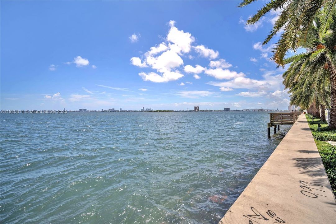 En Venta: $795,000 (2 camas, 2 baños, 912 Pies cuadrados)