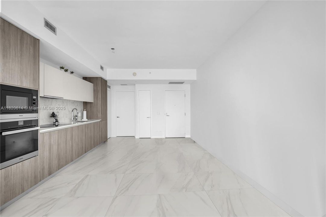 En Venta: $795,000 (2 camas, 2 baños, 912 Pies cuadrados)