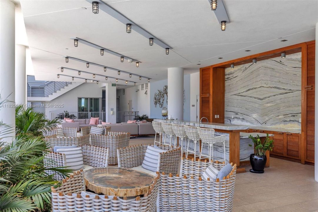 En Venta: $795,000 (2 camas, 2 baños, 912 Pies cuadrados)