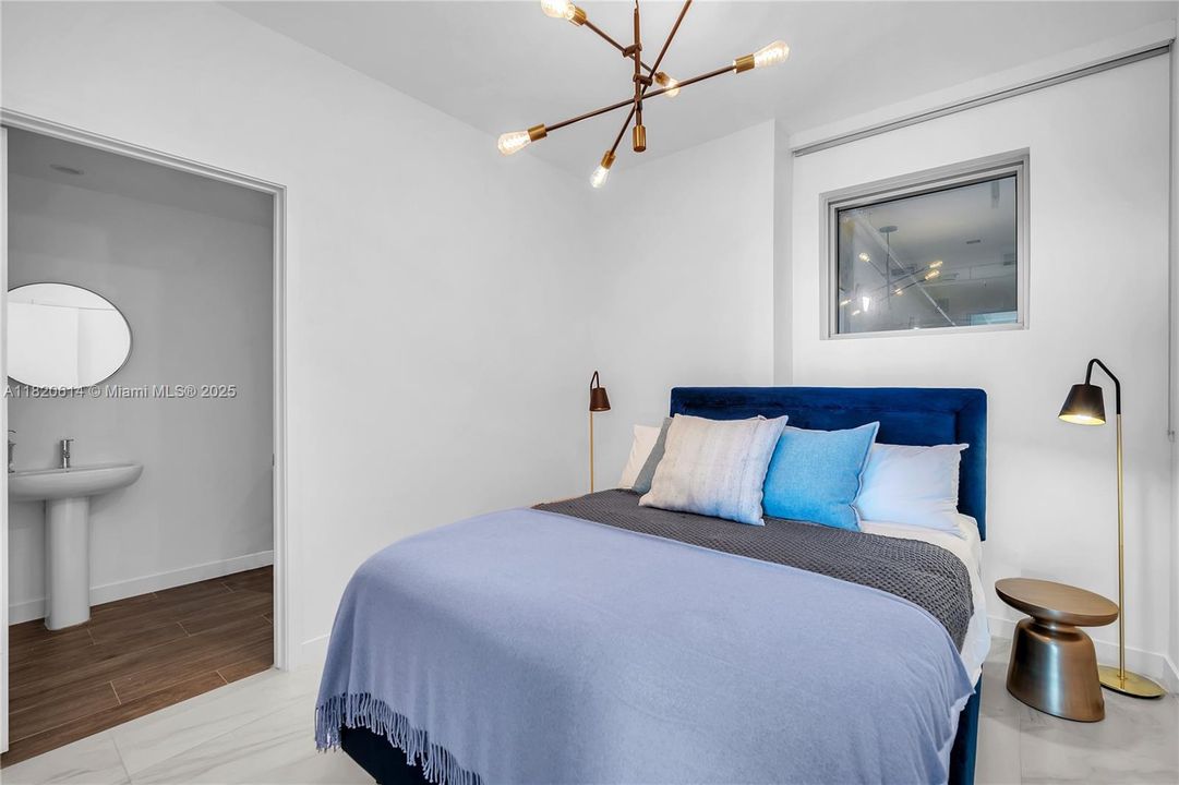 En Venta: $795,000 (2 camas, 2 baños, 912 Pies cuadrados)