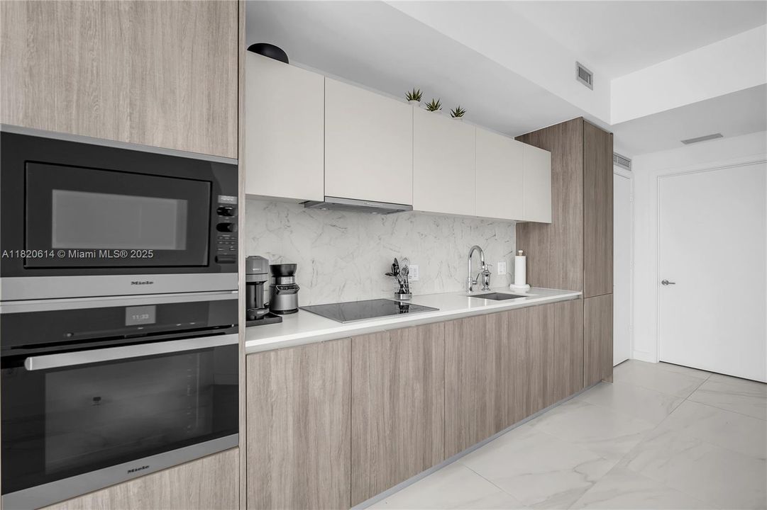 En Venta: $795,000 (2 camas, 2 baños, 912 Pies cuadrados)