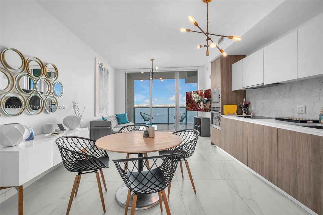 En Venta: $795,000 (2 camas, 2 baños, 912 Pies cuadrados)