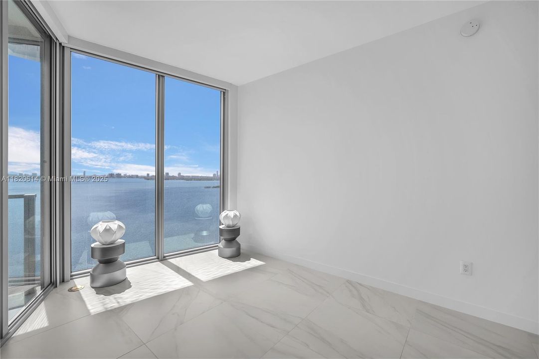 En Venta: $795,000 (2 camas, 2 baños, 912 Pies cuadrados)