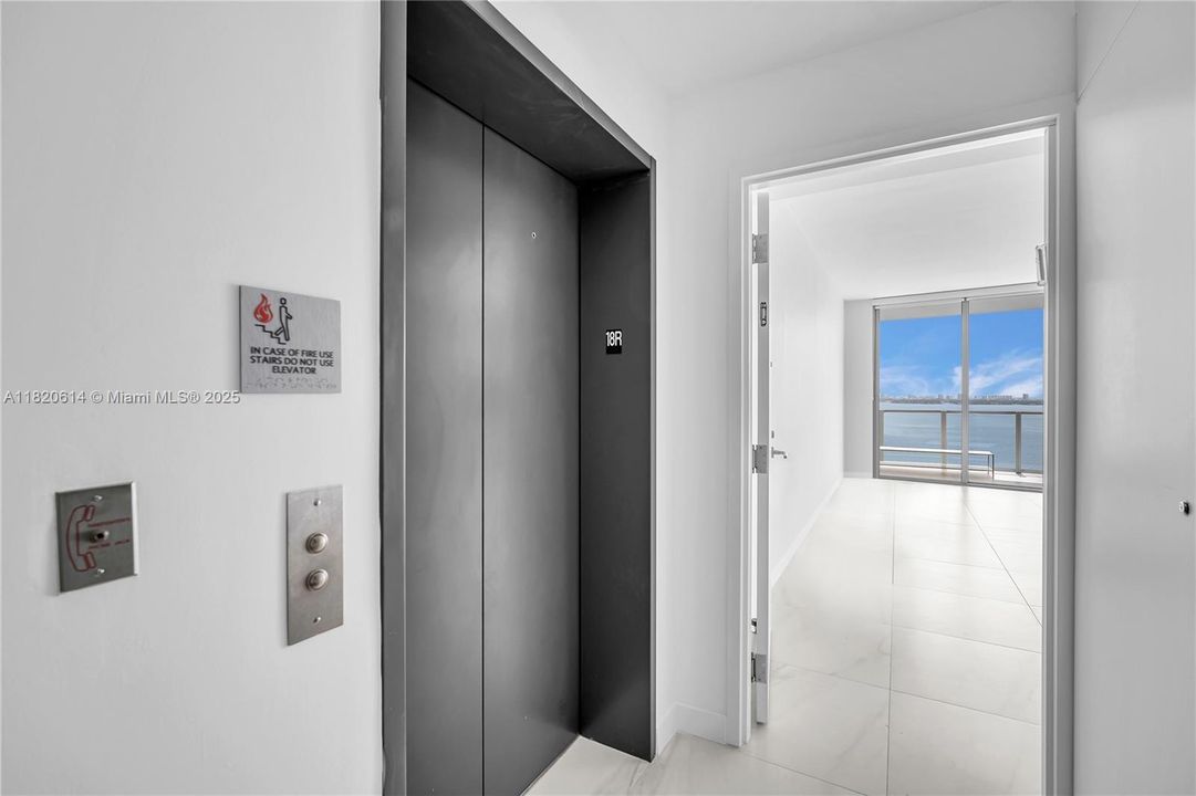 En Venta: $795,000 (2 camas, 2 baños, 912 Pies cuadrados)