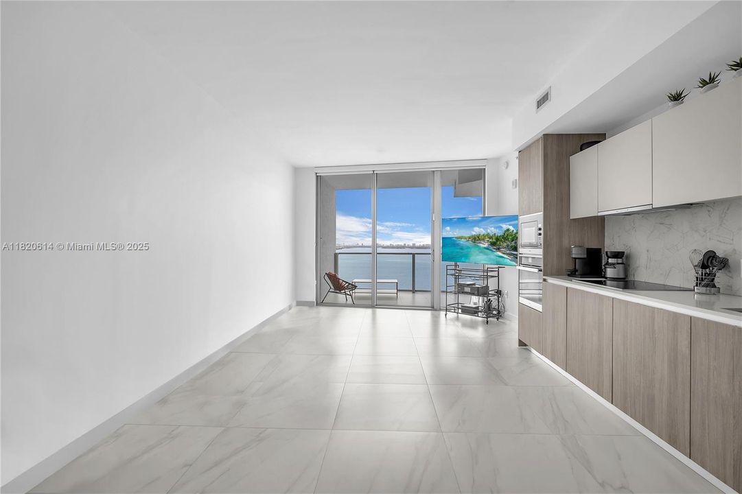 En Venta: $795,000 (2 camas, 2 baños, 912 Pies cuadrados)