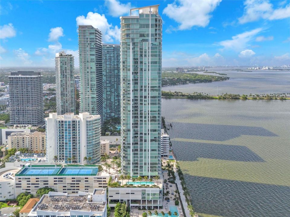En Venta: $795,000 (2 camas, 2 baños, 912 Pies cuadrados)