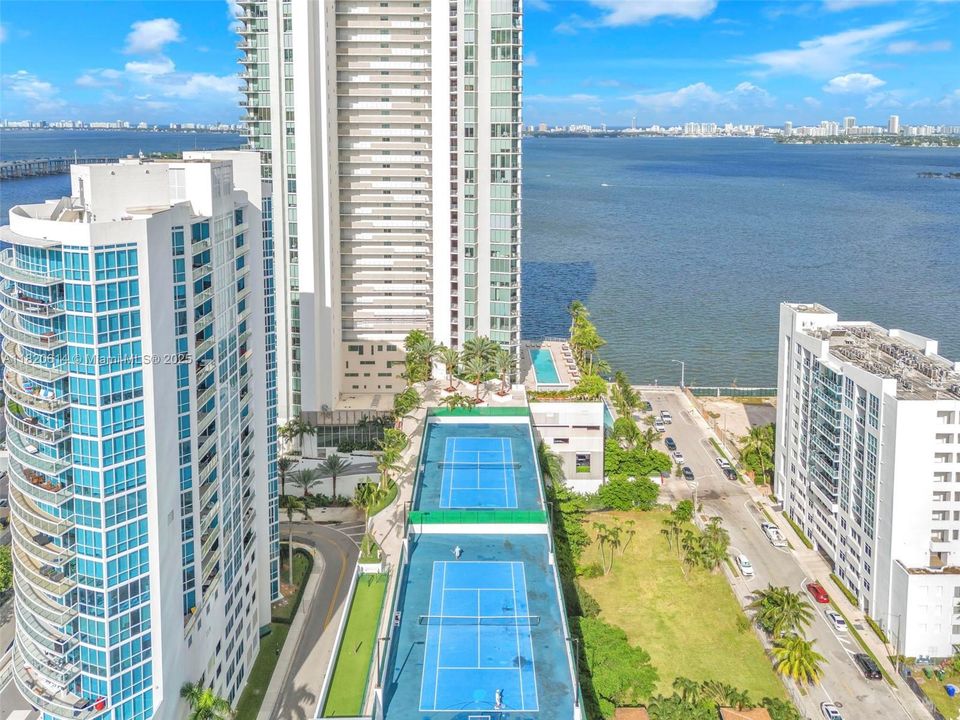 En Venta: $795,000 (2 camas, 2 baños, 912 Pies cuadrados)