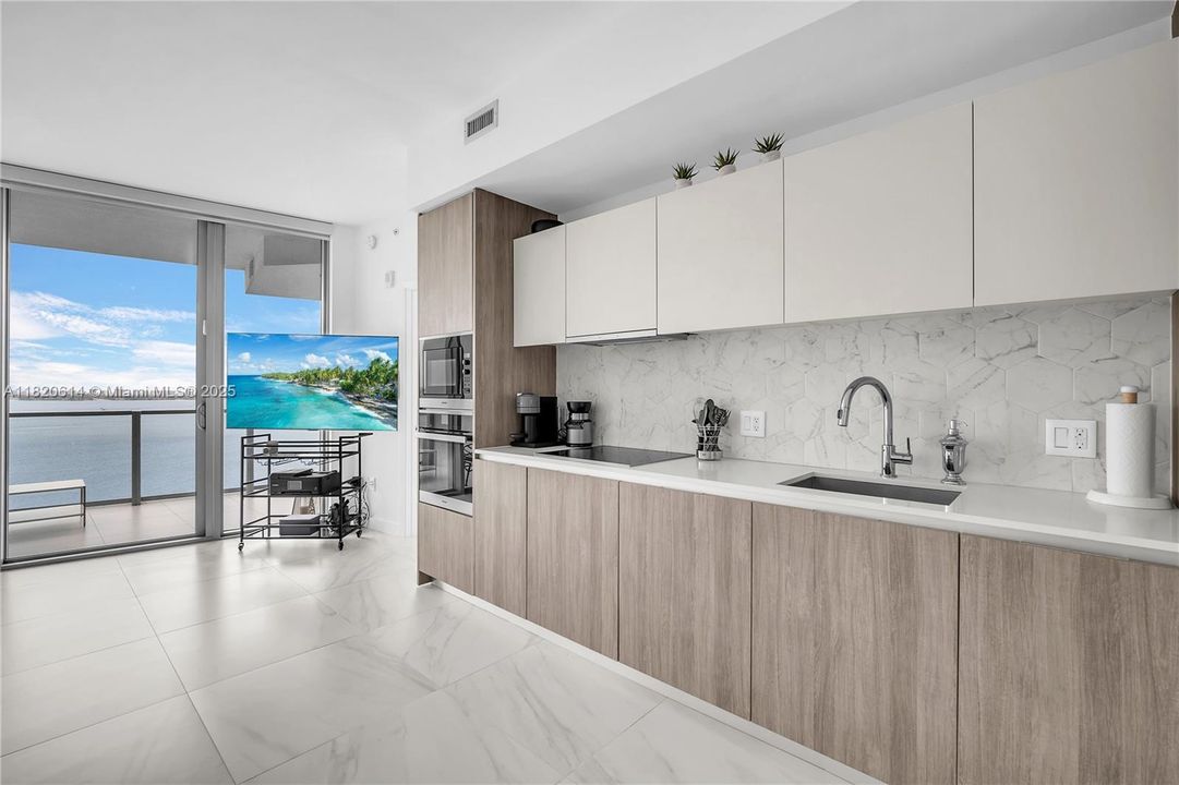 En Venta: $795,000 (2 camas, 2 baños, 912 Pies cuadrados)