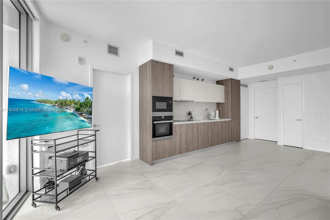 En Venta: $795,000 (2 camas, 2 baños, 912 Pies cuadrados)