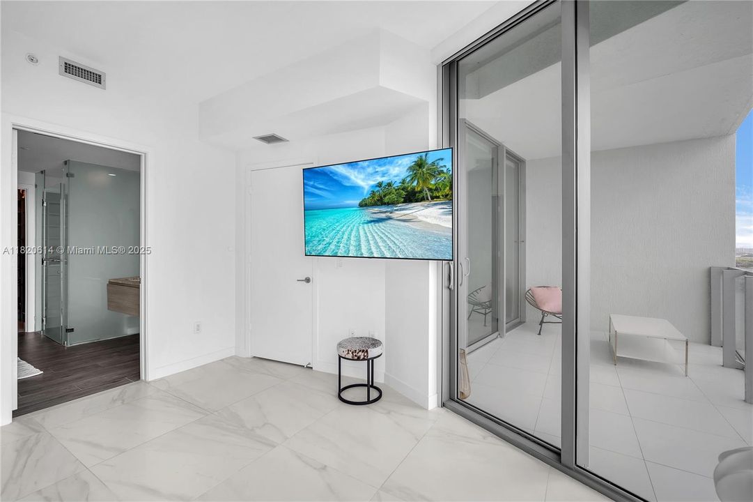En Venta: $795,000 (2 camas, 2 baños, 912 Pies cuadrados)