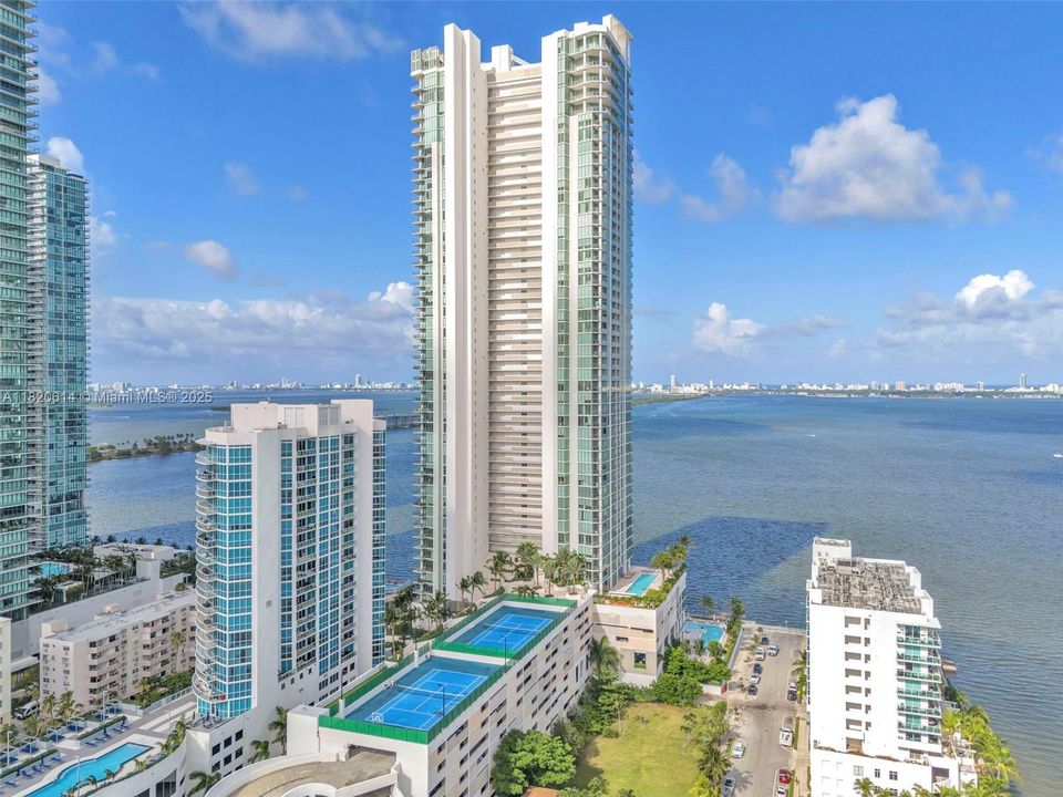 En Venta: $795,000 (2 camas, 2 baños, 912 Pies cuadrados)