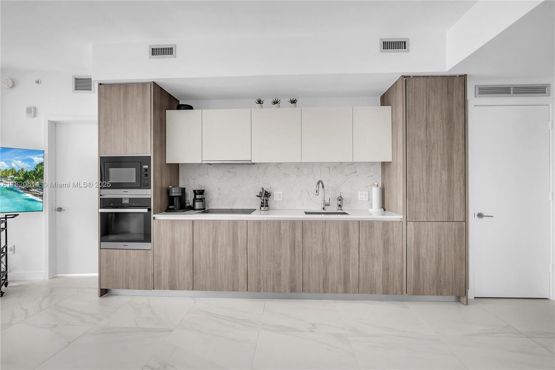 En Venta: $795,000 (2 camas, 2 baños, 912 Pies cuadrados)