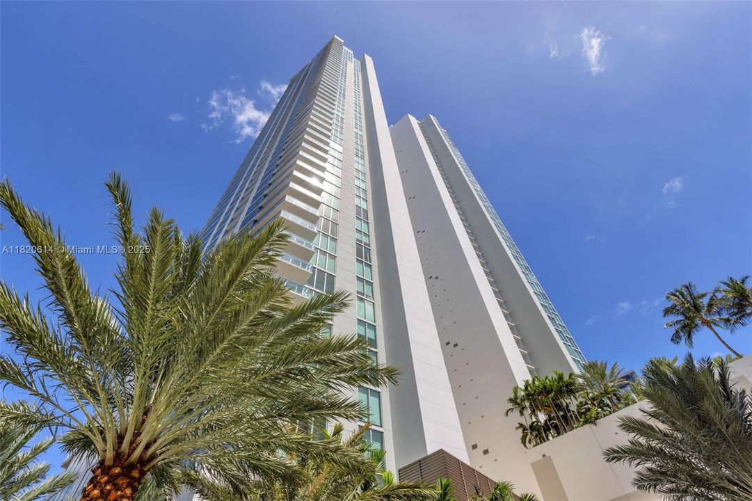 En Venta: $795,000 (2 camas, 2 baños, 912 Pies cuadrados)
