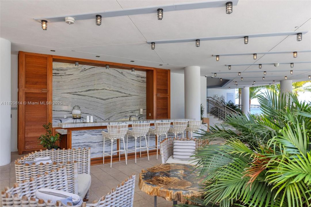 En Venta: $795,000 (2 camas, 2 baños, 912 Pies cuadrados)