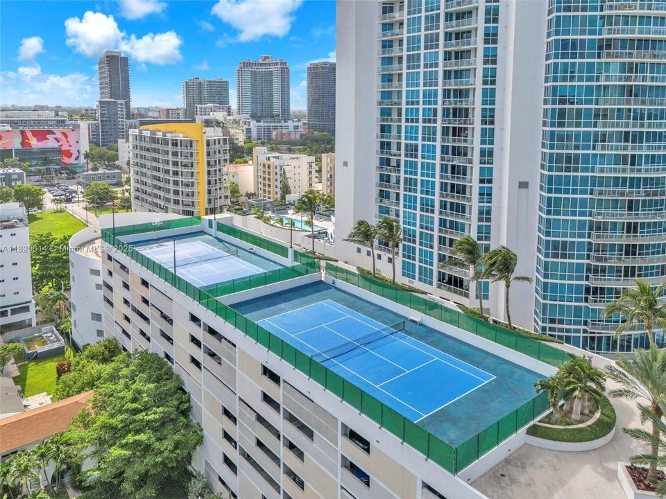 En Venta: $795,000 (2 camas, 2 baños, 912 Pies cuadrados)