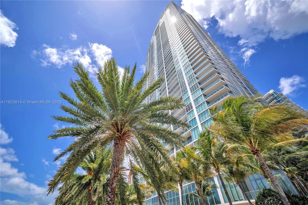 En Venta: $795,000 (2 camas, 2 baños, 912 Pies cuadrados)