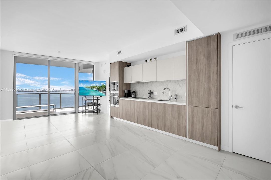 En Venta: $795,000 (2 camas, 2 baños, 912 Pies cuadrados)