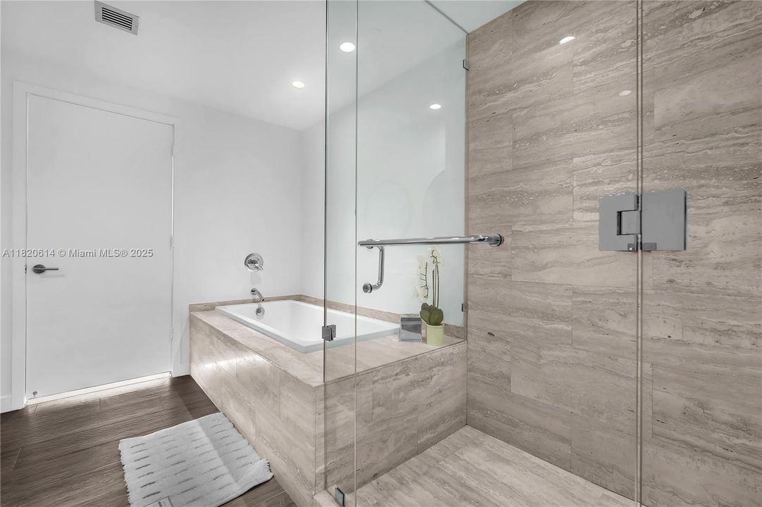 En Venta: $795,000 (2 camas, 2 baños, 912 Pies cuadrados)