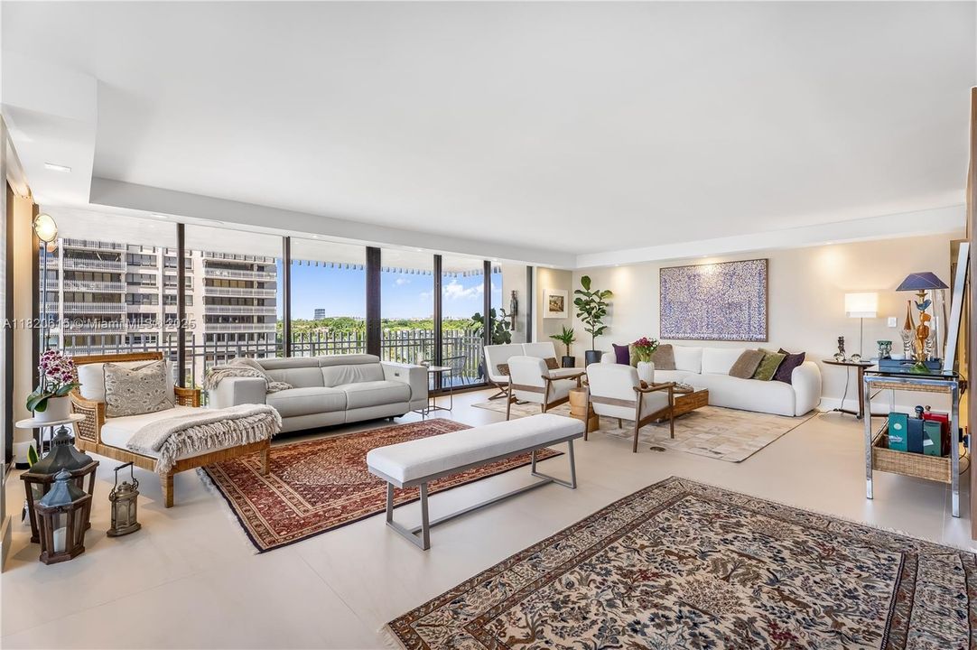 最近售出: $2,650,000 (3 贝兹, 2 浴室, 2398 平方英尺)