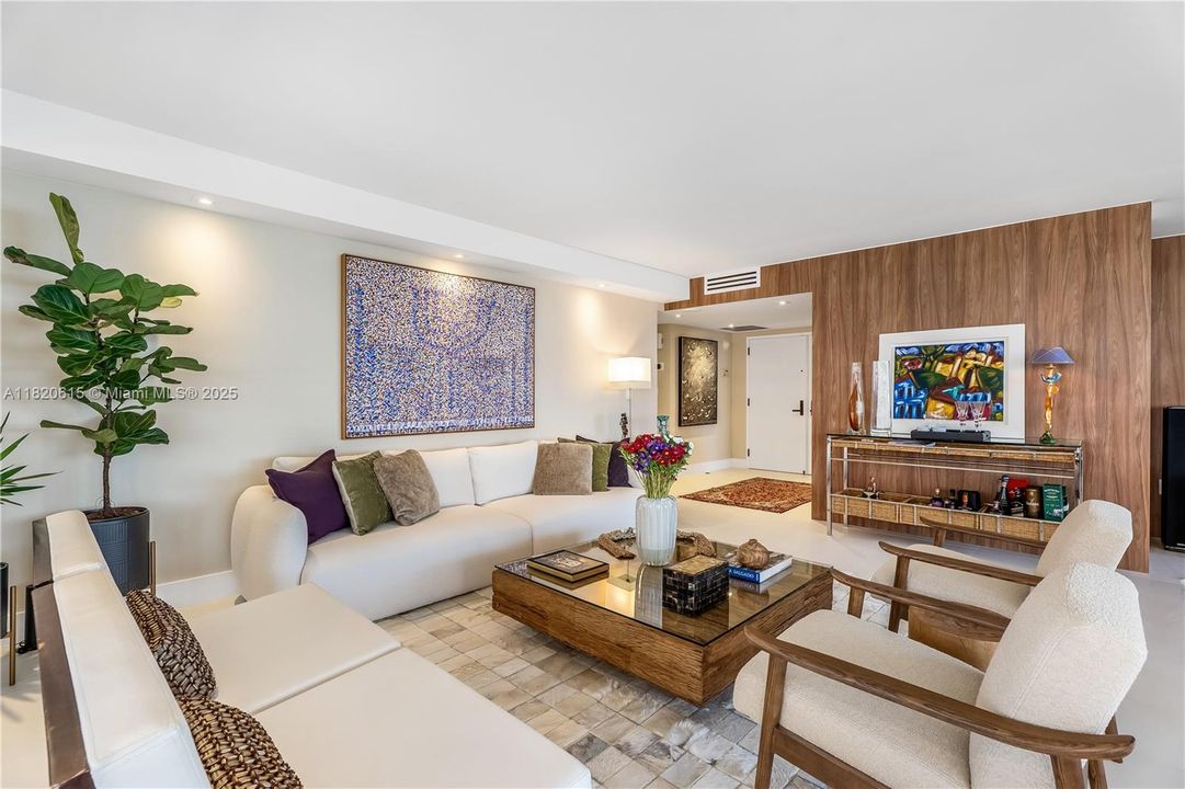 最近售出: $2,650,000 (3 贝兹, 2 浴室, 2398 平方英尺)