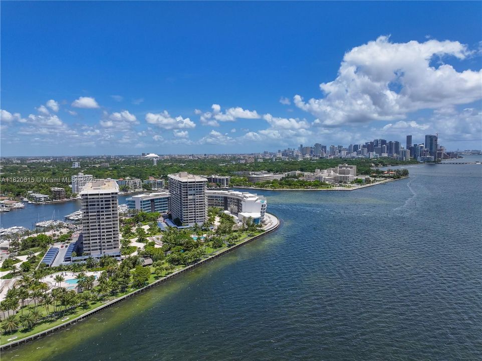 最近售出: $2,650,000 (3 贝兹, 2 浴室, 2398 平方英尺)