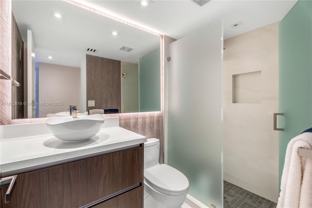 最近售出: $2,650,000 (3 贝兹, 2 浴室, 2398 平方英尺)