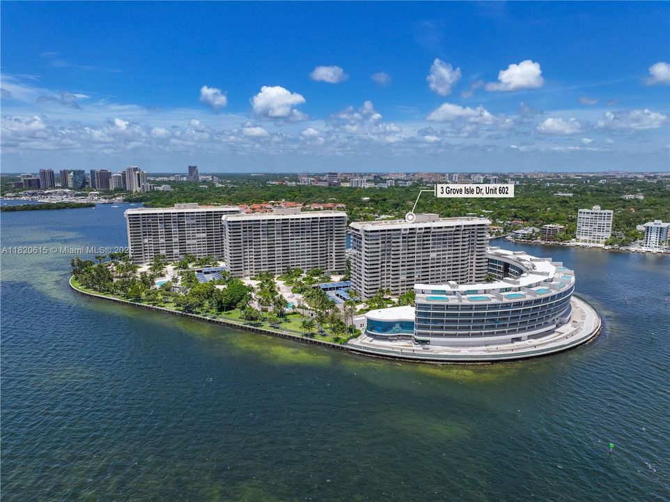 最近售出: $2,650,000 (3 贝兹, 2 浴室, 2398 平方英尺)