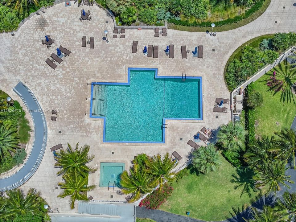 最近售出: $2,650,000 (3 贝兹, 2 浴室, 2398 平方英尺)