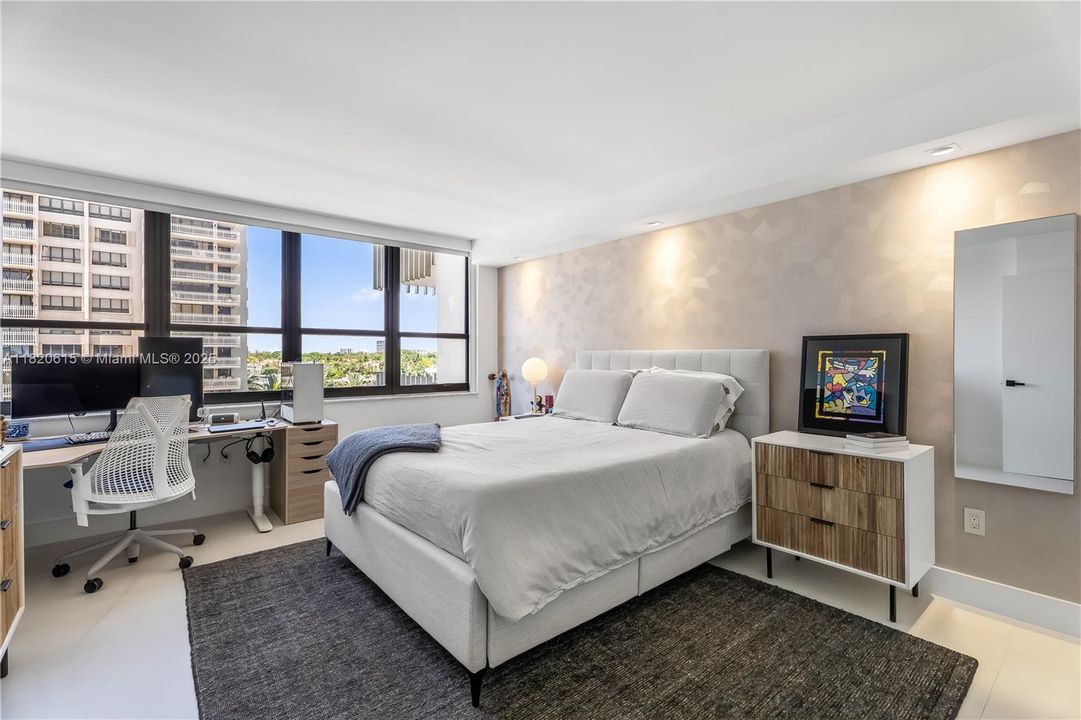 最近售出: $2,650,000 (3 贝兹, 2 浴室, 2398 平方英尺)