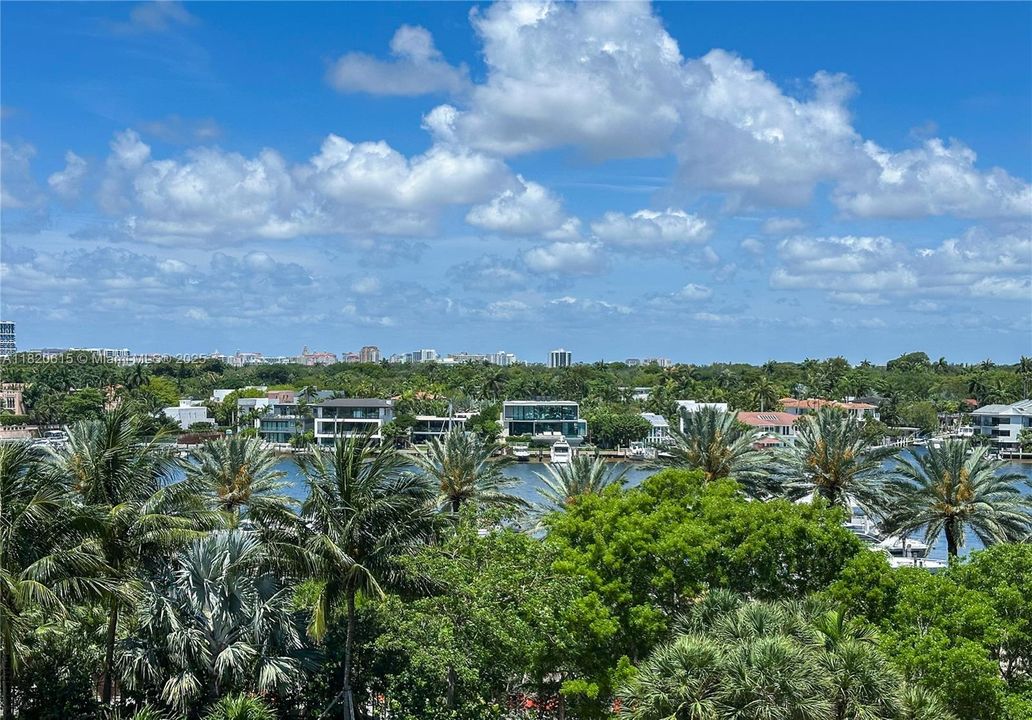 最近售出: $2,650,000 (3 贝兹, 2 浴室, 2398 平方英尺)