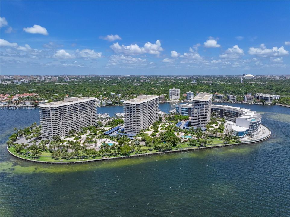 最近售出: $2,650,000 (3 贝兹, 2 浴室, 2398 平方英尺)