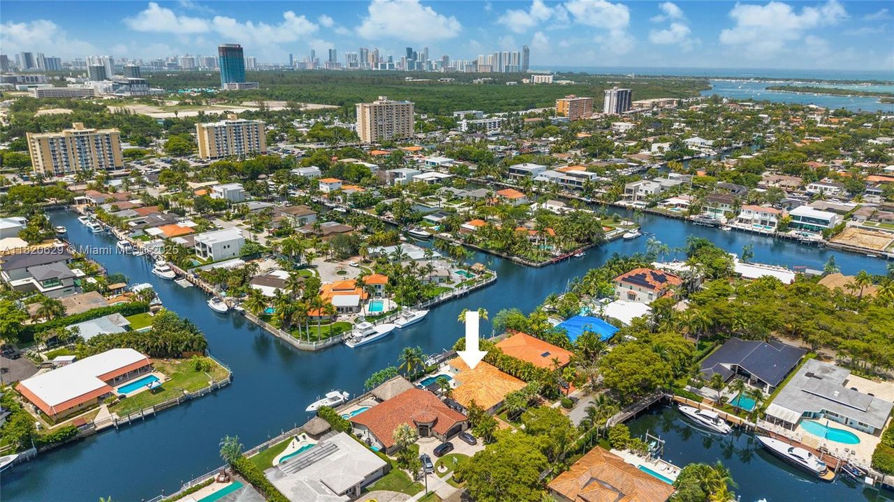 Недавно продано: $2,500,000 (4 спален, 4 ванн, 2620 Квадратных фут)