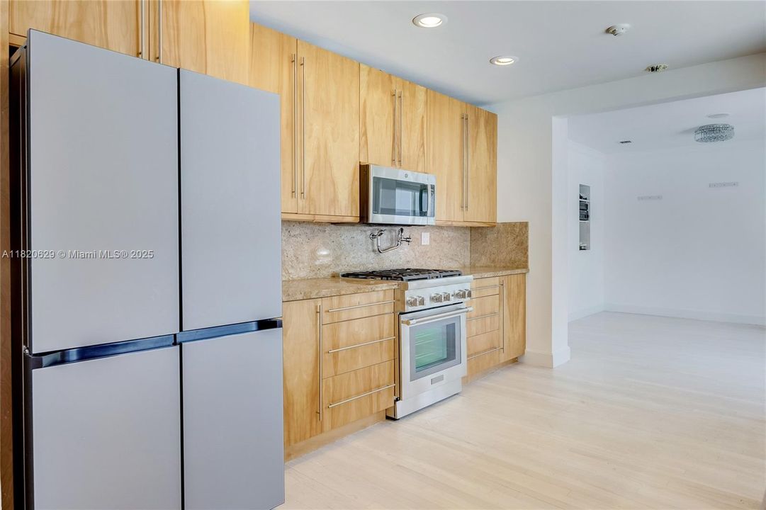 Недавно продано: $2,500,000 (4 спален, 4 ванн, 2620 Квадратных фут)