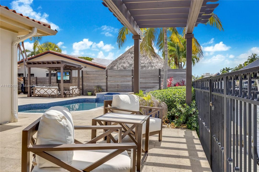 Недавно продано: $2,500,000 (4 спален, 4 ванн, 2620 Квадратных фут)