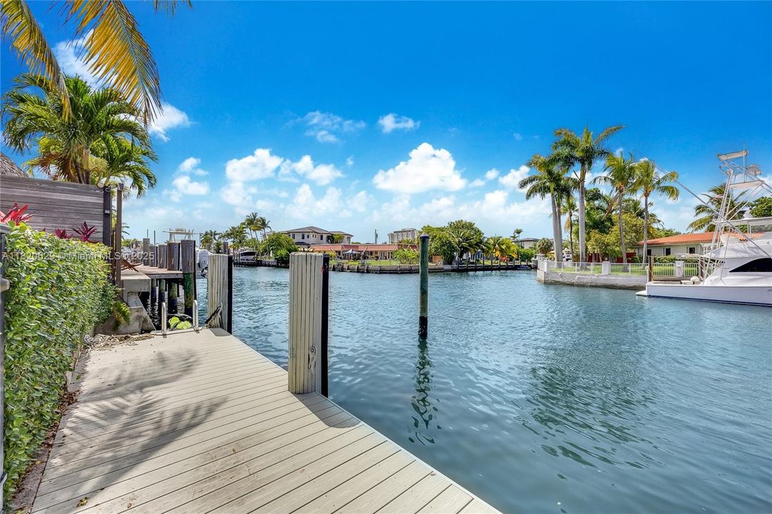 Недавно продано: $2,500,000 (4 спален, 4 ванн, 2620 Квадратных фут)