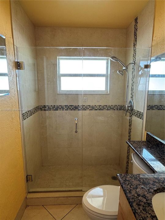 合同活跃: $255,000 (2 贝兹, 1 浴室, 744 平方英尺)