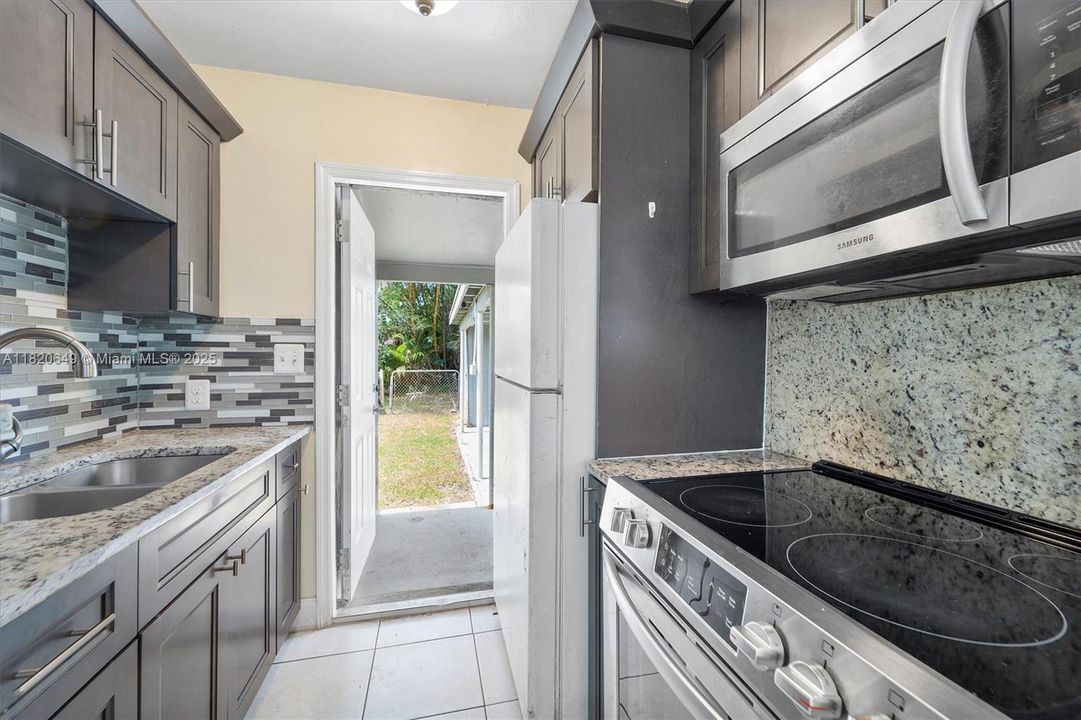 Vendido Recientemente: $306,000 (2 camas, 1 baños, 750 Pies cuadrados)