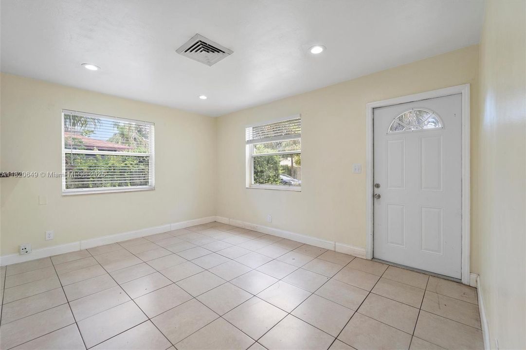 Vendido Recientemente: $306,000 (2 camas, 1 baños, 750 Pies cuadrados)