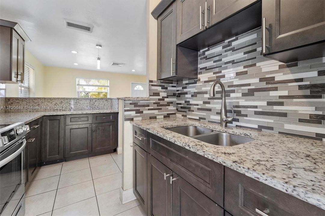 Vendido Recientemente: $306,000 (2 camas, 1 baños, 750 Pies cuadrados)