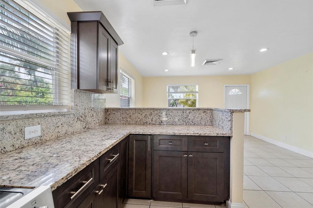 Vendido Recientemente: $306,000 (2 camas, 1 baños, 750 Pies cuadrados)