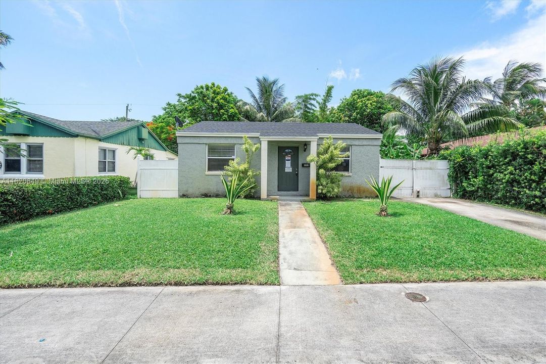 Vendido Recientemente: $306,000 (2 camas, 1 baños, 750 Pies cuadrados)