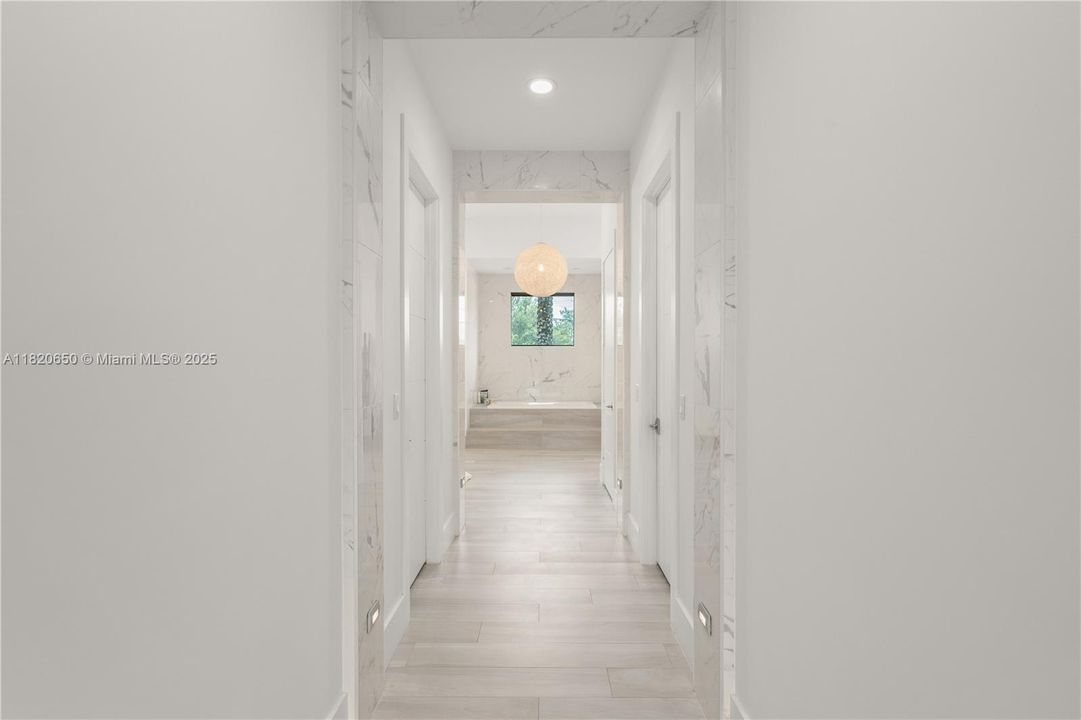 待售: $3,870,000 (7 贝兹, 6 浴室, 5828 平方英尺)